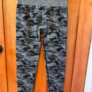 Women's Camouflage Leggings in Gray and Black NWOT
